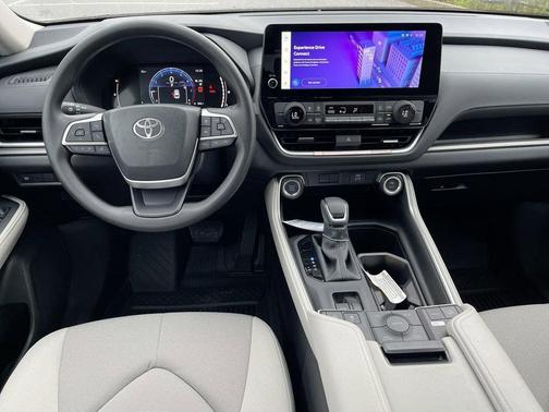 2026 Toyota Highlander LE