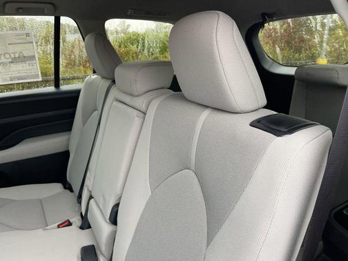 2026 Toyota Highlander LE