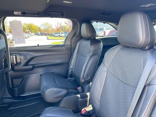 2025 Toyota Sienna Limited 7-Passenger