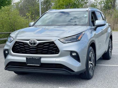 Celestial Silver Metallic 2022 Toyota Highlander XLE