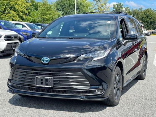 2025 Toyota Sienna Woodland Edition