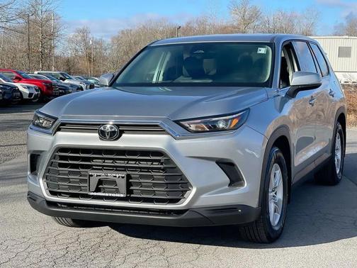 2025 Toyota Highlander LE