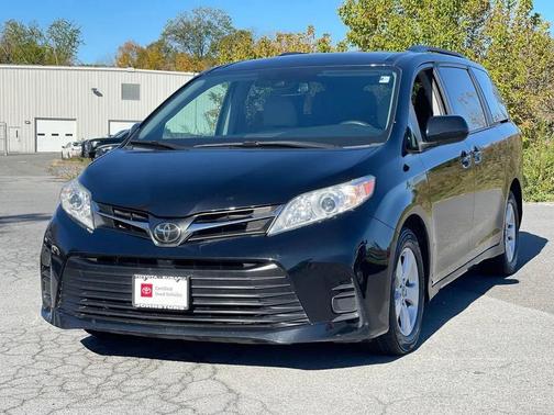 2020 Toyota Sienna LE