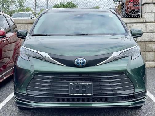 2025 Toyota Sienna LE