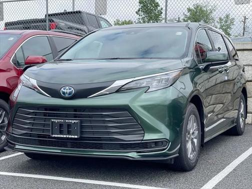 2025 Toyota Sienna LE