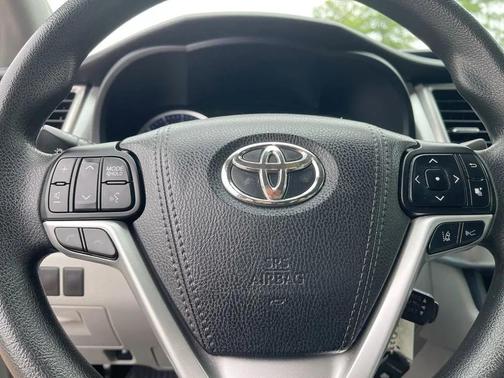 2018 Toyota Highlander LE