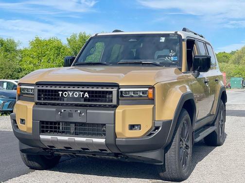 Trail Dust/Gray Scape Roof 2026 Toyota Land Cruiser Base