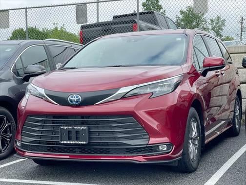 2025 Toyota Sienna XLE 8 Passenger