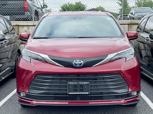 2025 Toyota Sienna XLE 8 Passenger