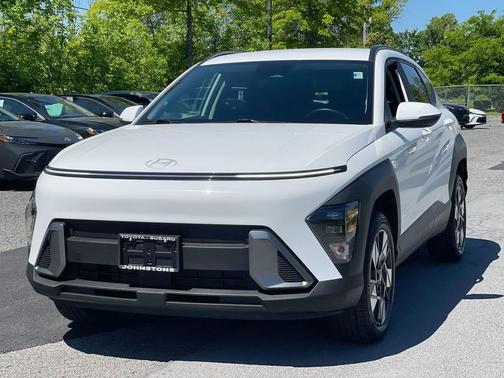 Atlas White 2025 Hyundai KONA SEL