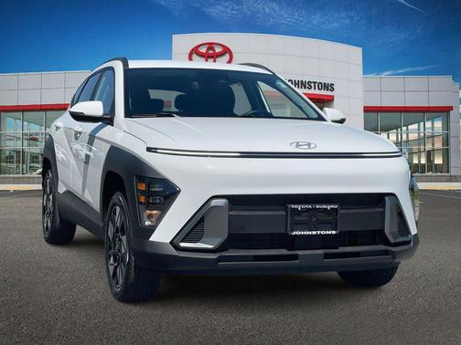 Atlas White 2025 Hyundai KONA SEL