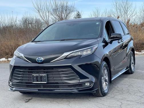 2025 Toyota Sienna XLE