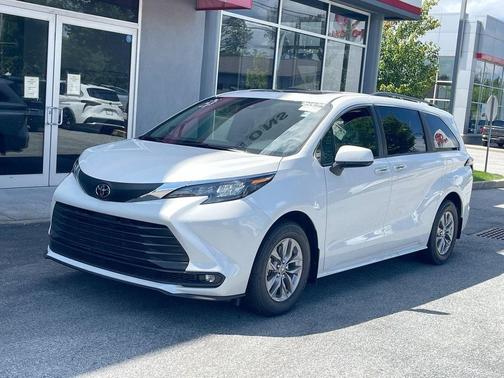 Wind Chill Pearl 2026 Toyota Sienna XLE