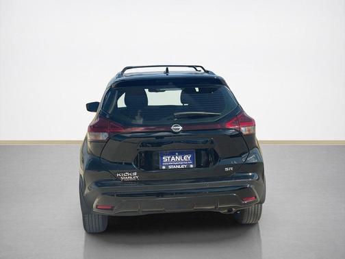 2022 Nissan Kicks SR