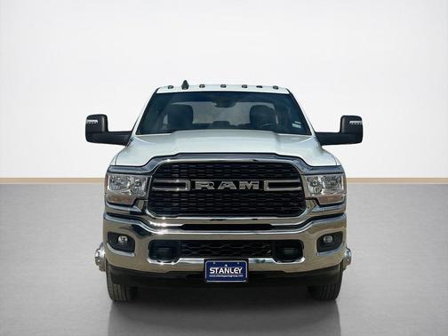 2024 RAM 3500 Big Horn Crew Cab 4x4 8' Box