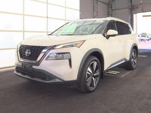 Pearl White Tricoat 2023 Nissan Rogue SL
