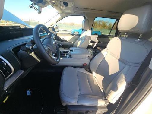 SPACE SILVER METALLIC 2025 Ford Expedition Active