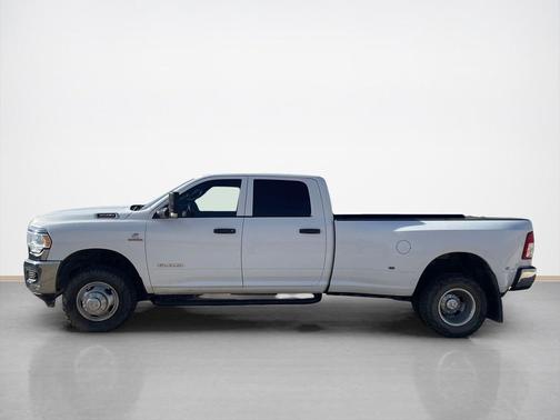 2022 RAM 3500 Tradesman Crew Cab 4x4 8' Box