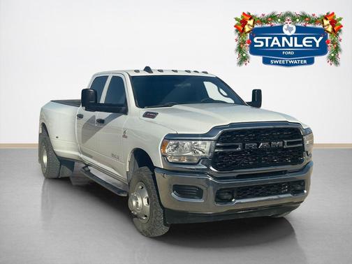 2022 RAM 3500 Tradesman Crew Cab 4x4 8' Box