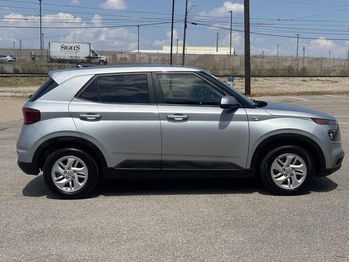 2021 Hyundai VENUE SE