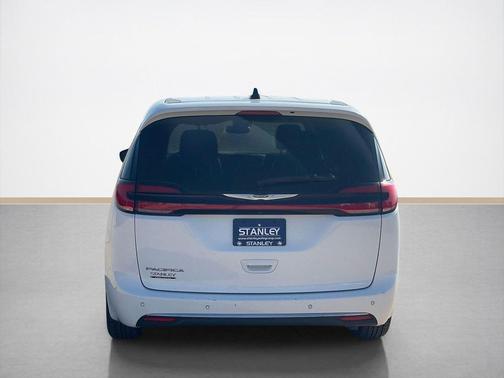 Bright White Clearcoat 2023 Chrysler Pacifica Touring L