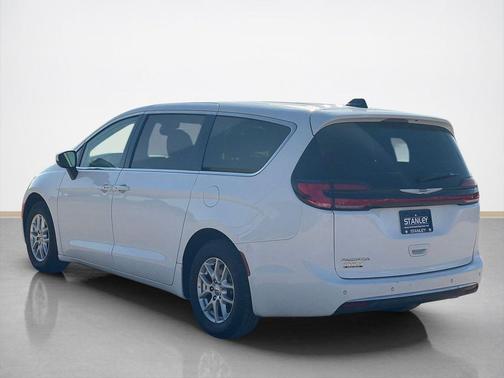 Bright White Clearcoat 2023 Chrysler Pacifica Touring L