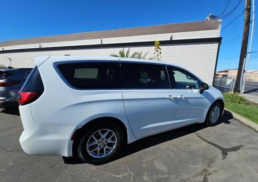 Bright White Clearcoat 2023 Chrysler Pacifica Touring L
