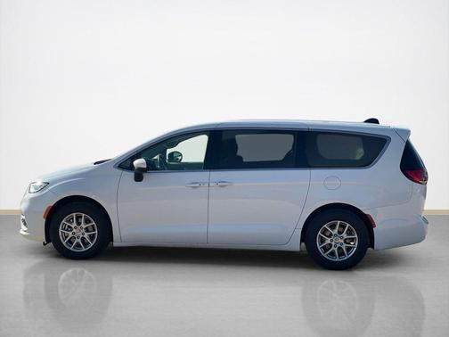 Bright White Clearcoat 2023 Chrysler Pacifica Touring L