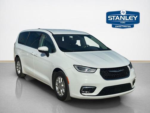 Bright White Clearcoat 2023 Chrysler Pacifica Touring L