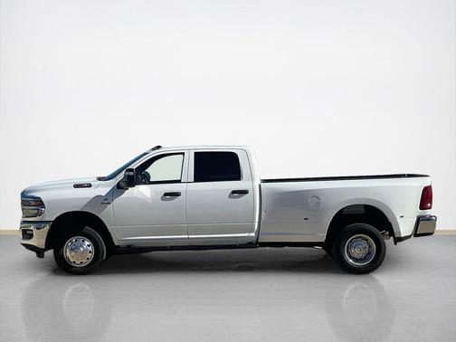 2025 RAM 3500 Tradesman Crew Cab 4x4 8' Box
