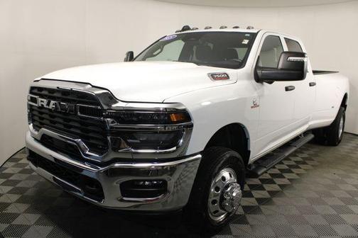 2025 RAM 3500 Tradesman Crew Cab 4x4 8' Box