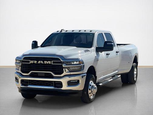 2025 RAM 3500 Tradesman Crew Cab 4x4 8' Box