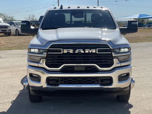 2025 RAM 3500 Tradesman Crew Cab 4x4 8' Box