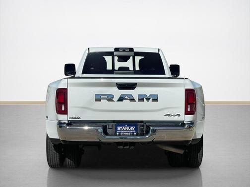 2025 RAM 3500 Tradesman Crew Cab 4x4 8' Box