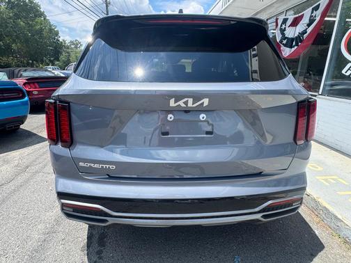 Everlasting Silver 2023 Kia Sorento S