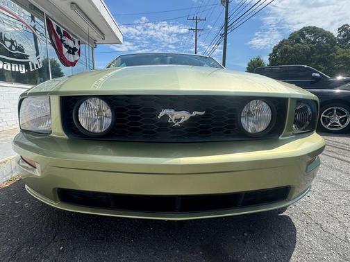 Legend Lime Clearcoat Metallic 2005 Ford Mustang GT