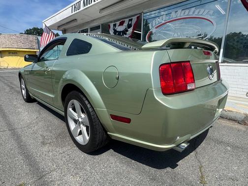 Legend Lime Clearcoat Metallic 2005 Ford Mustang GT