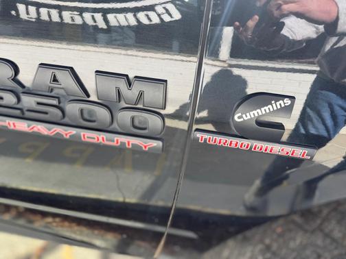 2017 RAM 2500 Laramie Crew Cab 4x4 8' Box