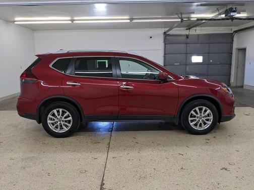 Photo 5 of 40 of 2020 Nissan Rogue SV