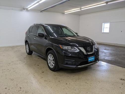 Photo 4 of 41 of 2020 Nissan Rogue SV