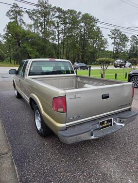 2000 Chevrolet S-10 Base