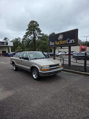 2000 Chevrolet S-10 Base