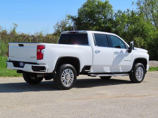 Summit White 2023 Chevrolet Silverado 3500 High Country