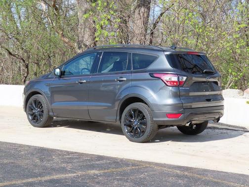 Magnetic Metallic 2018 Ford Escape SE
