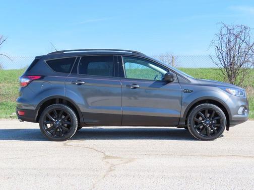 Magnetic Metallic 2018 Ford Escape SE