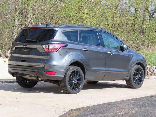 Magnetic Metallic 2018 Ford Escape SE