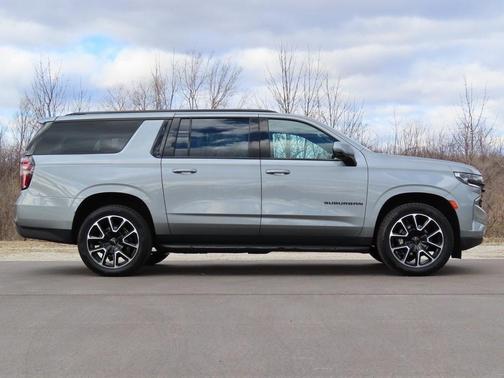 2023 Chevrolet Suburban RST