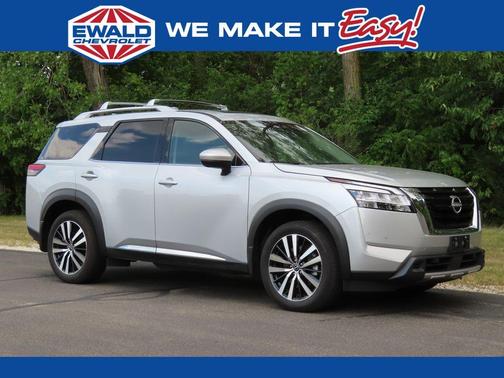 Brilliant Silver Metallic 2024 Nissan Pathfinder Platinum