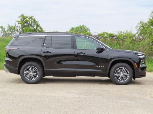 Mosaic Black Metallic 2026 Chevrolet Traverse LT