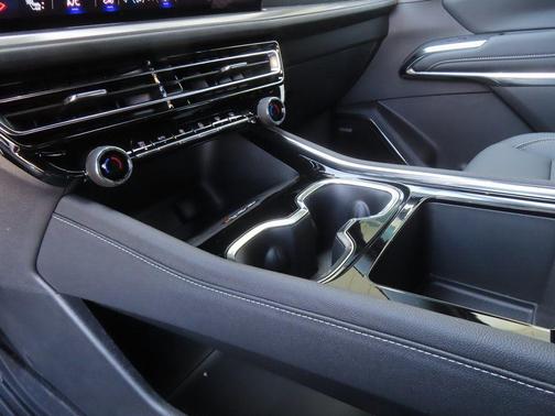 Summit White 2026 Chevrolet Traverse LT